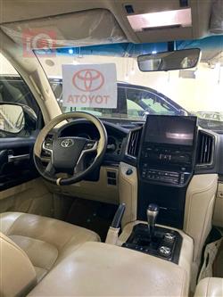 تۆیۆتا لاند کروزەر